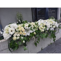 Chemin de fleurs blanc