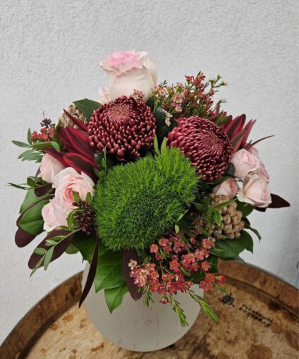 Bouquet de fleurs tons rose-bordeaux